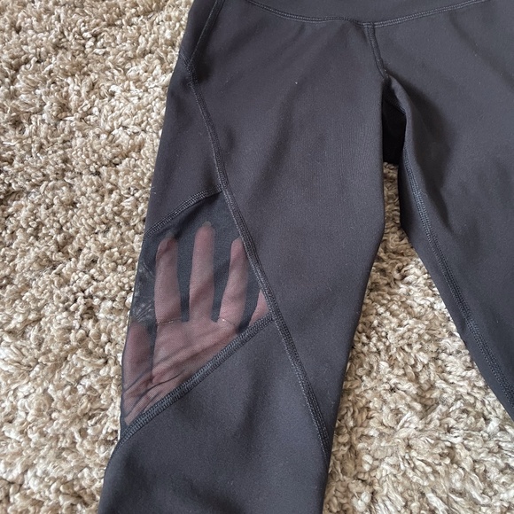 Old Navy Athletic Wear Leggings w/ Mesh - Picture 3 of 9